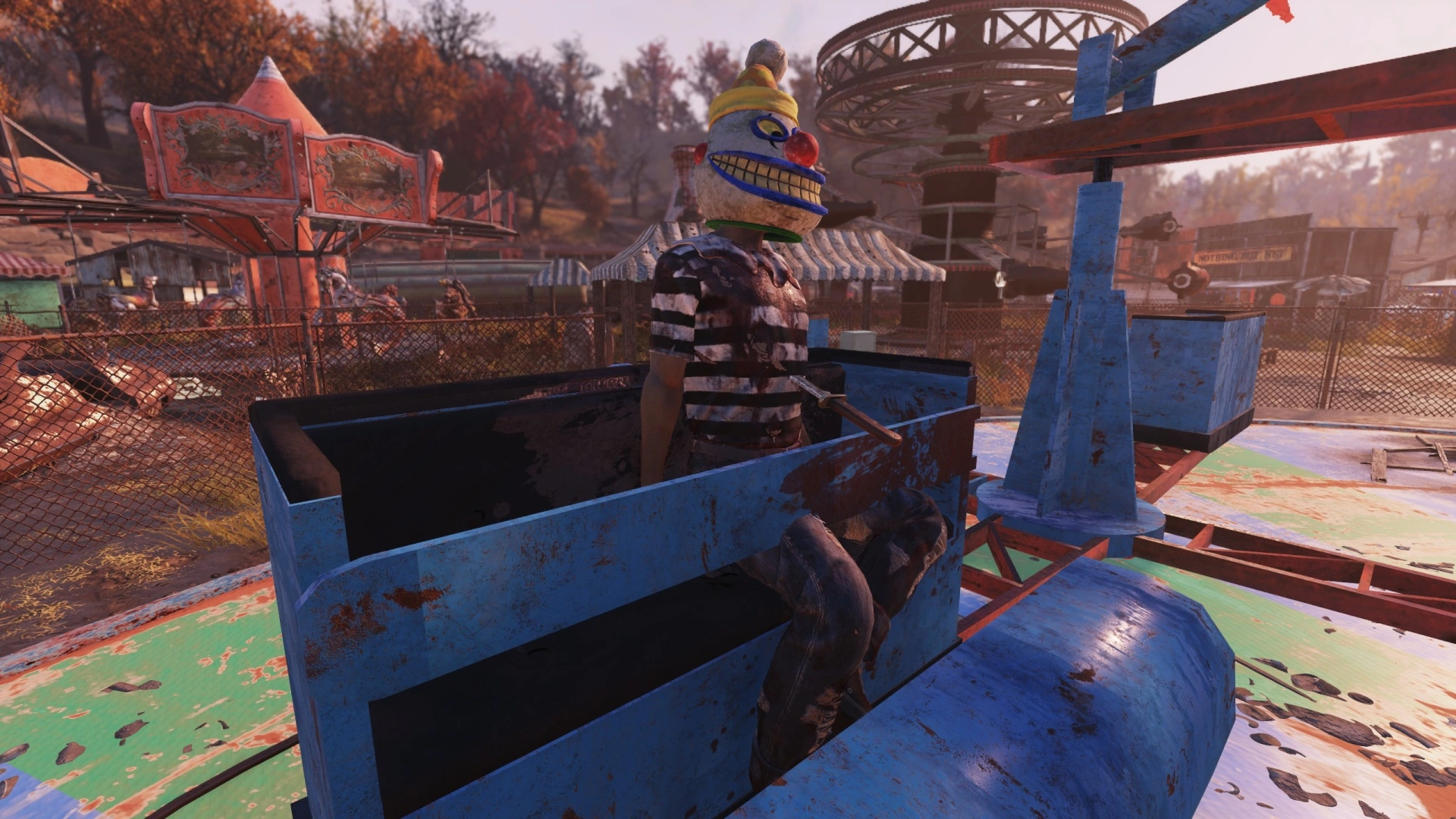 Fallout 76 C.A.M.P. — пример постройки в стиле хоррор с тыквенными фонарями и кровавыми следами