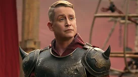 Макалей Калкин в костюме Легиона в третьем сезоне «Фоллаута»