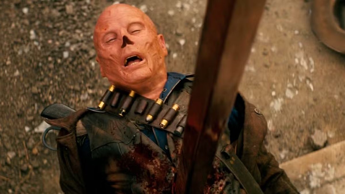 Гуль, пронзённый металлическим столбом, в сериале Fallout